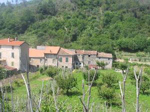 Xtrallusion photo library of independent, self-guided walking and sightseeing holidays in Italy. Pictures, images, photos and photographs taken along the way of this 1-day walking itinerary, to give you a visual impression of the day's walk.